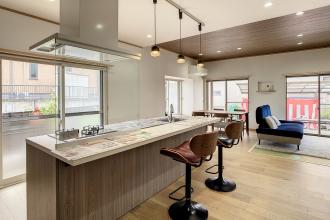 ダイニングでの会話が楽しい我が家になりました。