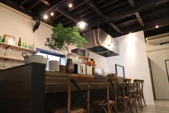 居酒屋から、ワインと料理を楽しむ大人の隠れ家へ